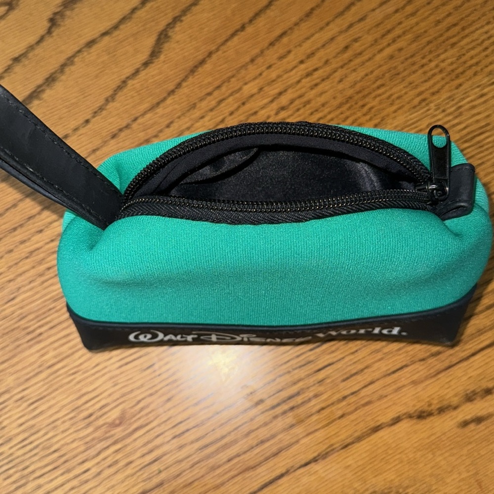 Disney world pouch - Picture 2 of 7